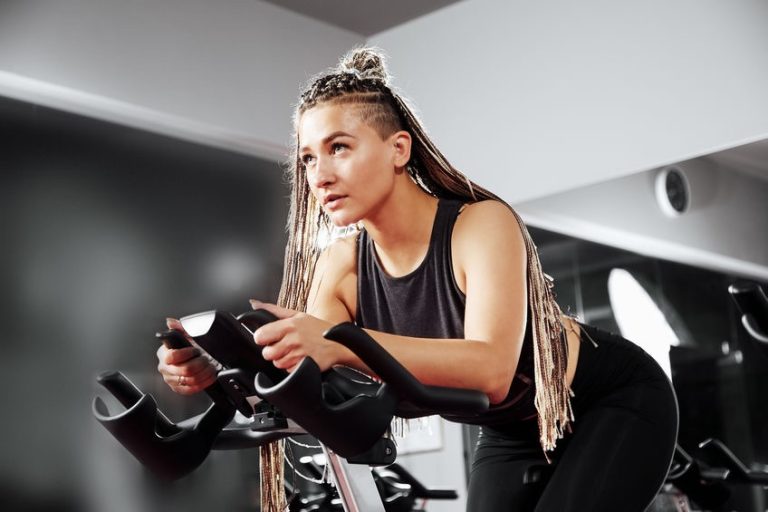 Les Bienfaits du Fitness Associés à la Psychologie des Bijoux en Pierre Naturelles